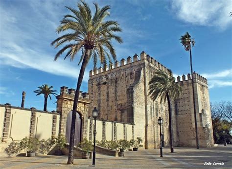  Jerez'in Gizli Hazinesi: Alcázar de Jerez! Tarihi Muhteşemlik ve Lüks Bahçeler