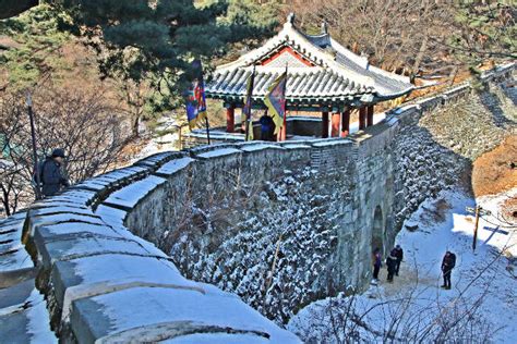  Namhansanseong Fortress'ı Keşfedin: Tarihi Bir Kale ve Muhteşem Doğa Manzaraları!